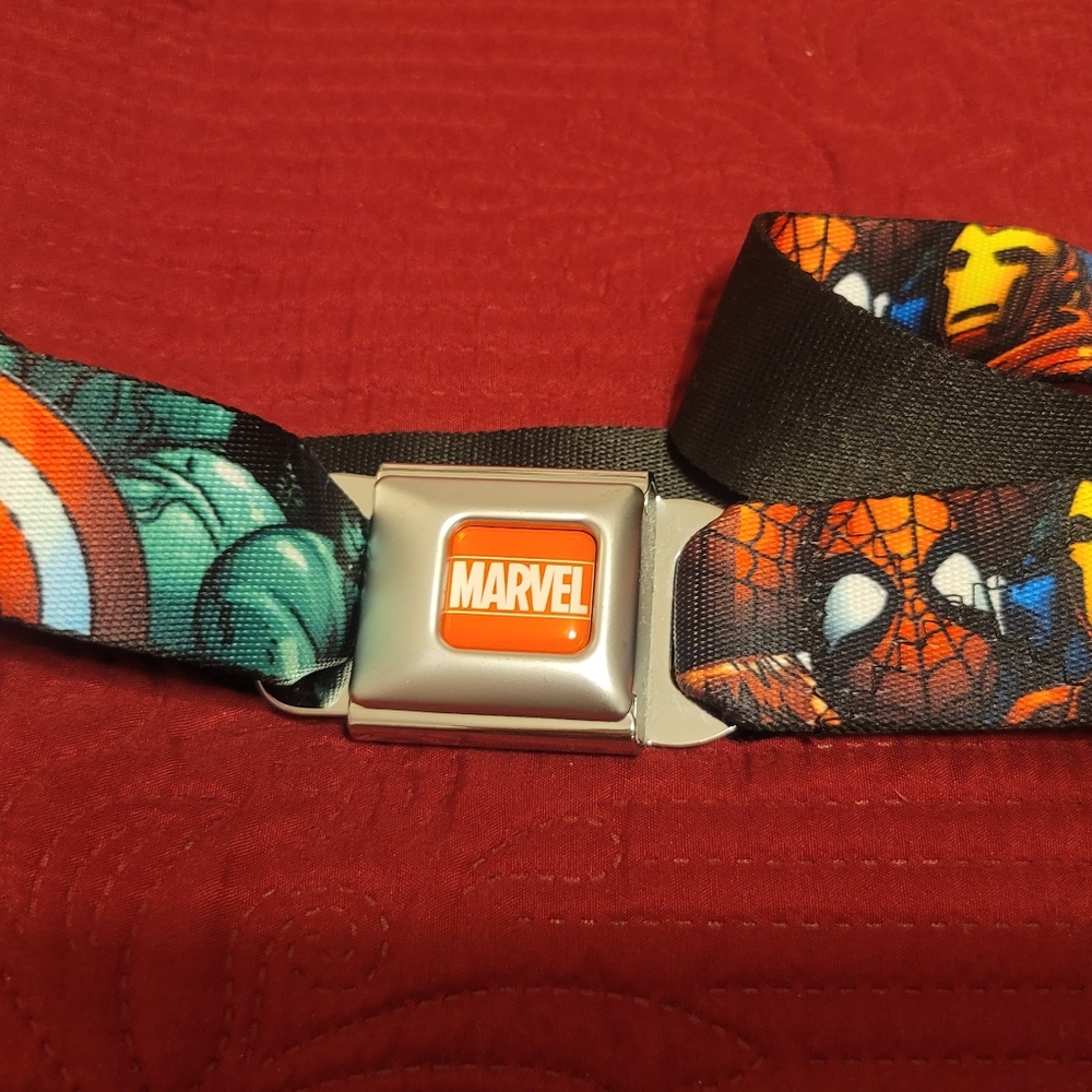 Unisex BUCKLE DOWN MARVEL Belt with seat belt closure fits up to 40" waist. NWOT